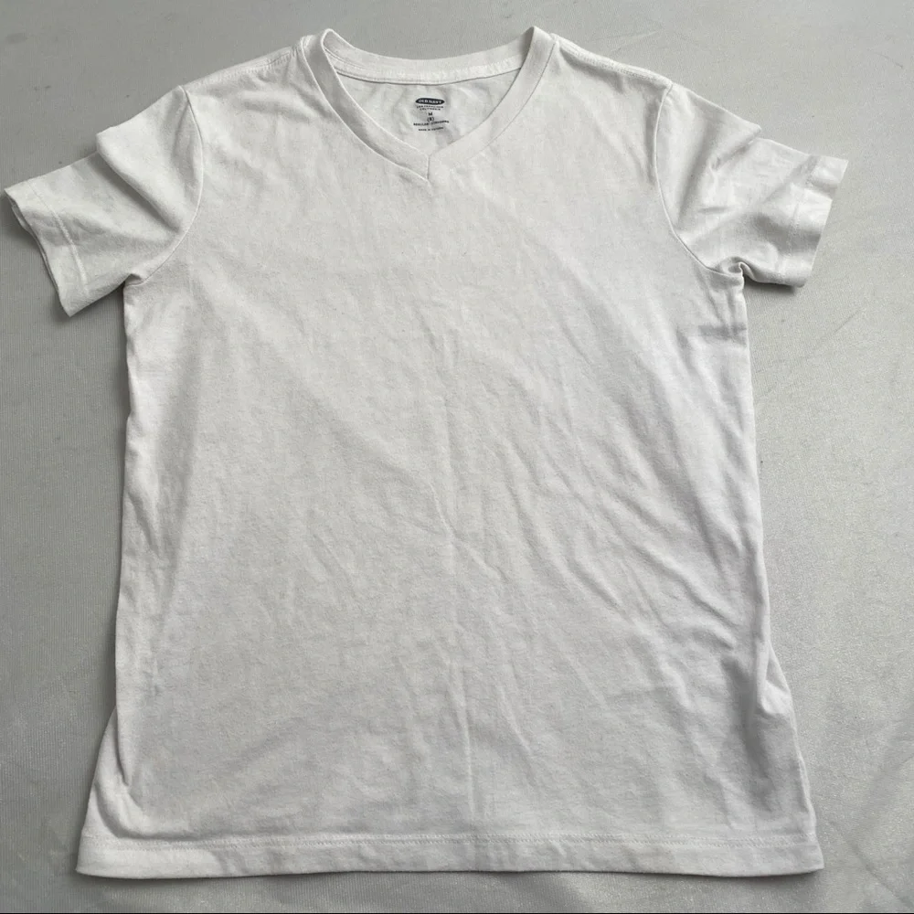 Old Navy white v-neck short sleeve t-shirt M = 8